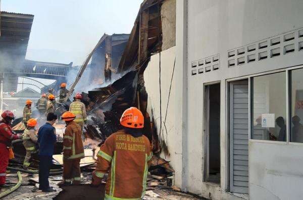 Fakta-Fakta Kebakaran Pabrik Triplek Bandung, 16 Jam Belum juga Padam