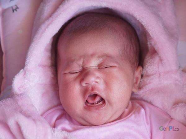 Ibu Harus Tahu, Begini Cara Tepat Memandikan Bayi yang Sedang Demam