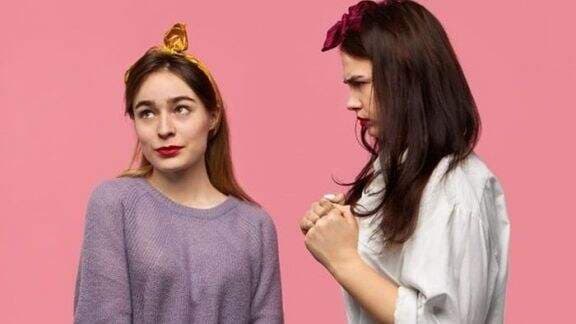 5 Zodiak Ini Punya Wajah Friendly Tapi Sifatnya Jahat, Harus Hati-hati Beauty!