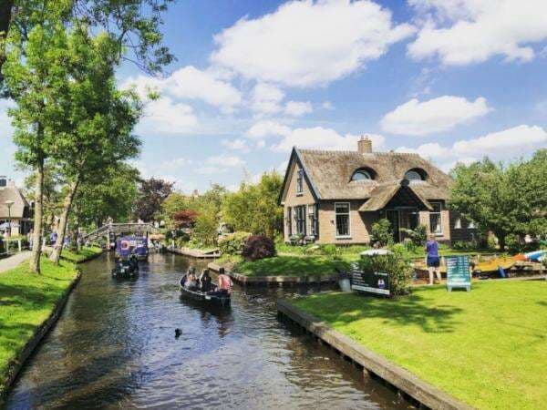 Desa Indah di Belanda Ini Nggak Punya Jalanan, Akses Melalui Air dari Rumah ke Rumah