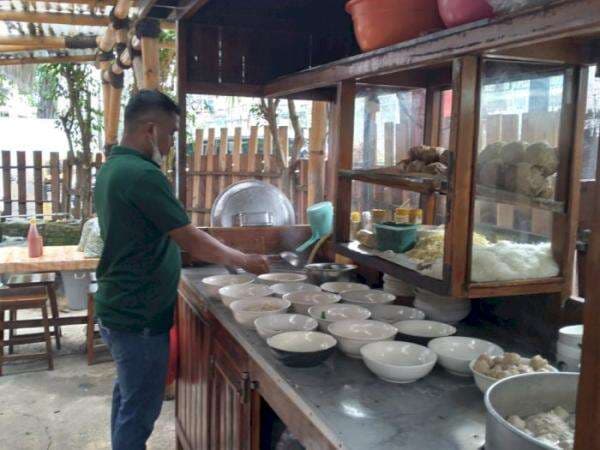 1.000 Porsi Ludes Tiap Hari! Mie Keriting Luwes: Jajanan Favorit Anak Kereta dan Pejabat