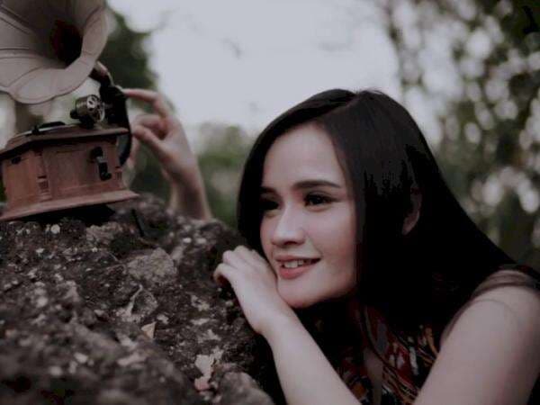 Chord Soegi Bornean 'Asmalibrasi', Tata Bahasa Liriknya sangat Tinggi!