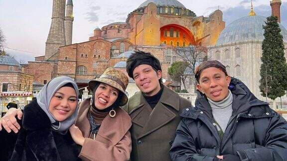 Aurel Hermansyah Pernah Jadi `Korban` Julid Geni Faruk dan Adik-adik Perempuan Atta Halilintar: Bubar-bubar! Aurel Hermansyah Pernah Jadi `Korban` Julid Geni Faruk dan Adik-adik Perempuan Atta Halilintar: Bubar-bubar!