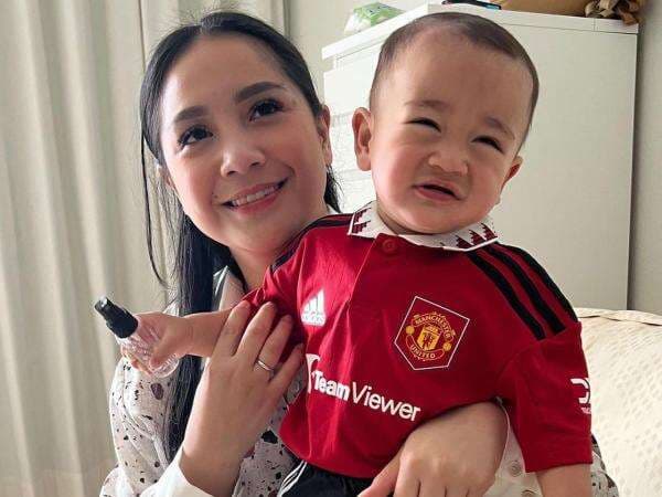 Rayyanza Cipung Pakai Jersey Manchester United, Admin Setan Merah Kagum