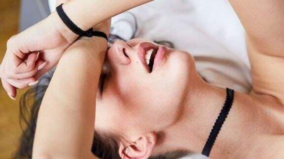 Gak Cuma Sebagai Penyemangat, Ini Lho Manfaat Desahan saat Bercinta, Mantap Moms!