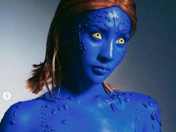 Cosplay Jadi Mystique, Seluruh Tubuh Anya Geraldine Dicat Hingga 3 Jam Pakai Bodypaint