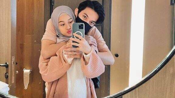 Rey Mbayang Diisukan Pria Inisial "R" di Video Syur, Dinda Hauw Ternyata Pernah Ciduk Kelakuan Sang Suami: Kamu Ih, Ada Foto Cewek...