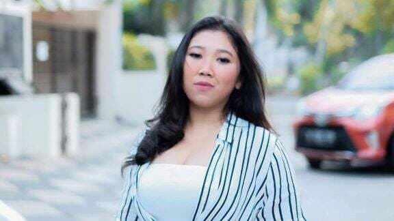 Senggol Bacok! Kiky Saputri `Dirujak` Habis Fans LesLar Gegara Roasting Lesti Kejora-Rizky Billar, Disumpahin Kena Karma: Ngotak Dikit!