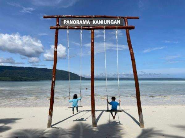 Pulau Kaniungan Gak Kalah Indah dari Maratua: Pasirnya Bersih, Sunsetnya Manjakan Mata