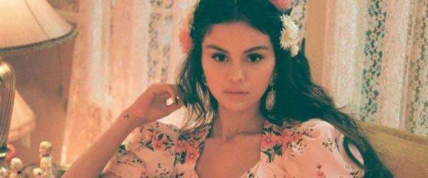 Maskara hack ala Selena Gomez ini bikin bulu mata jadi lentik