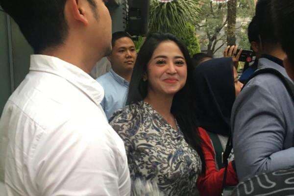 Dituding Jual Diri, Dewi Perssik: Namanya Mulut Tetangga