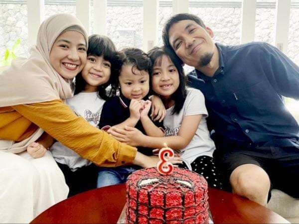 Family Man! Desta Lebih Milih Main Bareng Anak Ketimbang Nongkrong: Gue Lemah soal Anak Family Man! Desta Lebih Milih Main Bareng Anak Ketimbang Nongkrong: Gue Lemah soal Anak