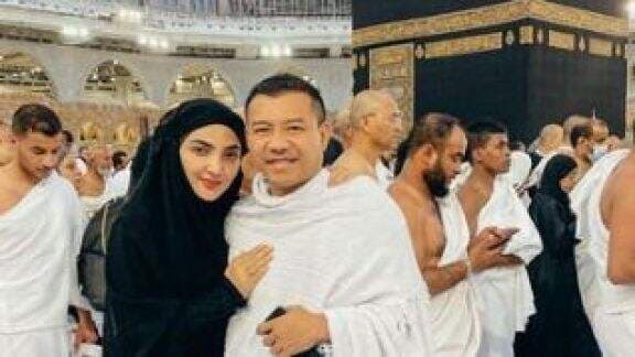 Ibadah Umroh, Ashanty Ungkap Suami Alami Insiden Tak Terduga di Depan Ka`bah, Sampai Sakit Katanya: Pas Mau Cium Hajar Aswad...