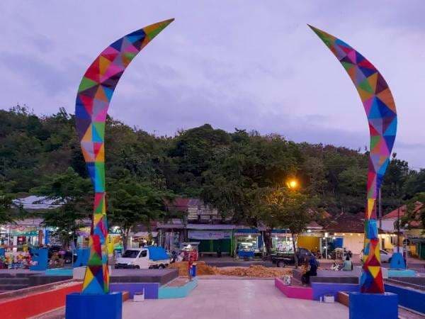 Taman Unik di Sampang Madura, Ada Patung Karapan Sapi hingga Celurit Raksasa Taman Unik di Sampang Madura, Ada Patung Karapan Sapi hingga Celurit Raksasa