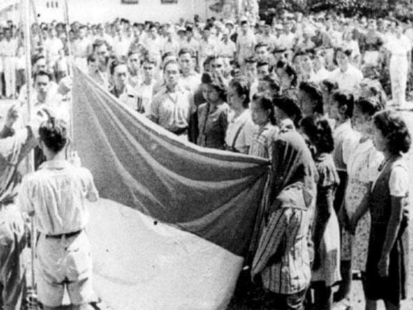 Lirik Lagu 'Gugur Bunga' Ciptaan Ismail Marzuki dan Maknanya Lirik Lagu 'Gugur Bunga' Ciptaan Ismail Marzuki dan Maknanya