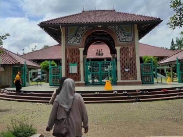 Berkunjung ke Masjid Ukhuwah Islamiyah, Bikin Lupa Kalo Lagi di Ibu Kota