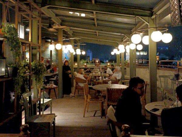 Hidden Gem! Al Jazeera, Restoran yang Vibe-nya Serasa Makan di Timur Tengah Beneran