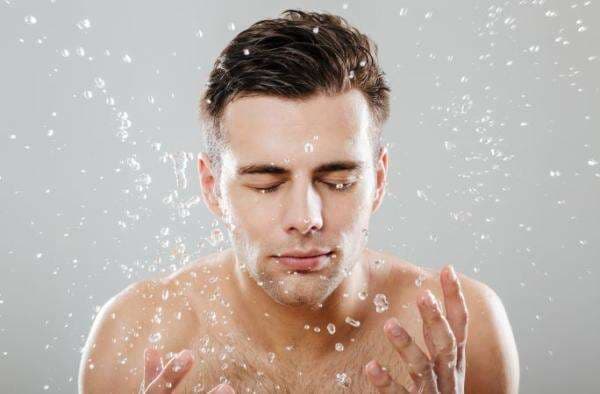 Mencerahkan Kulit Kusam dan Bikin Glowing, Ini 4 Sabun Cuci Muka Cowok yang Wajib Dicoba!