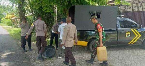 Babinsa Koramil Mapurujaya Bersama Polsek Mimika Timur "Sweeping" Miras Lokal