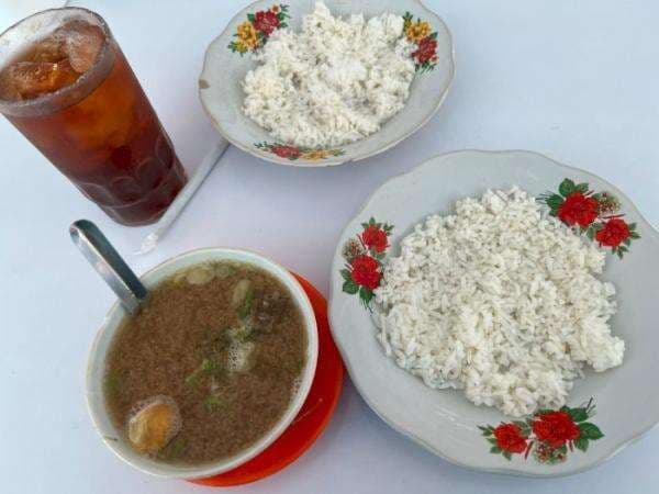 Warung Sop Saudara Termurah di Makassar, Seporsi Cuma Rp6 Ribu Aja! Warung Sop Saudara Termurah di Makassar, Seporsi Cuma Rp6 Ribu Aja!