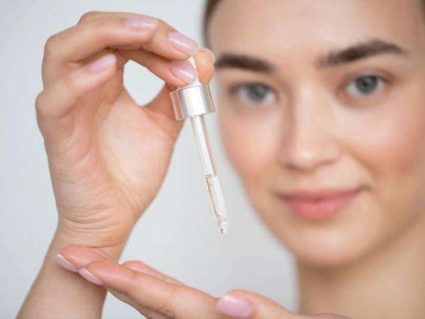 Serum Retinol dan Vitamin C Digunakan Bersamaan, Aman Gak Sih?