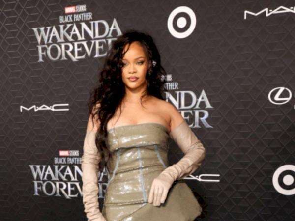 Lirik OST Black Panther: Wakanda Forever 'Lift Me Up' Rihanna, Lengkap Terjemahannya