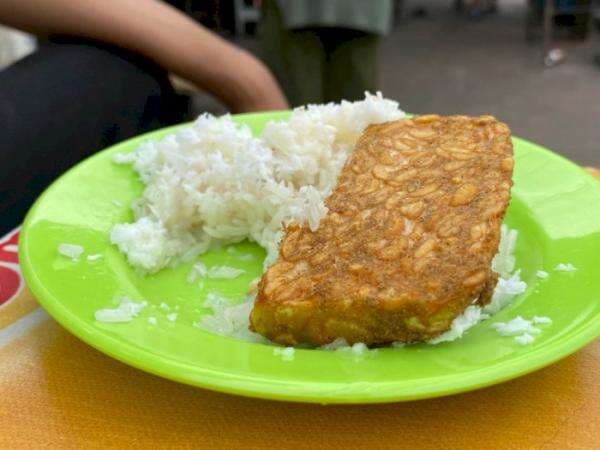 Ternyata Cara Makan Ketan Susu Awalnya Dikobok, Legendaris di Kemayoran Sejak 1958