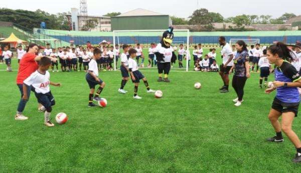Gaet Pelatih Tottenham Hotspur, AIA Gembleng 100 Talenta Muda Sepak Bola Bandung