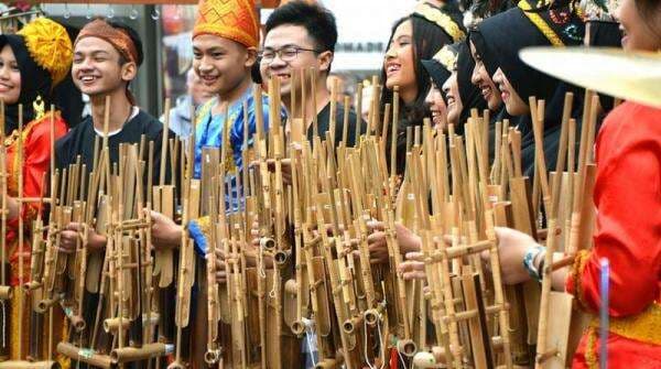 Memperingati Hari Angklung Sedunia, Yuk Intip Sejarah dan Cara Memainkannya