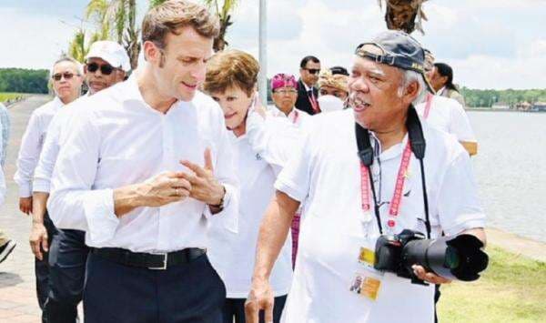 Topi Di Balik Ke Belakang Pak Bas Jadi Fotografer