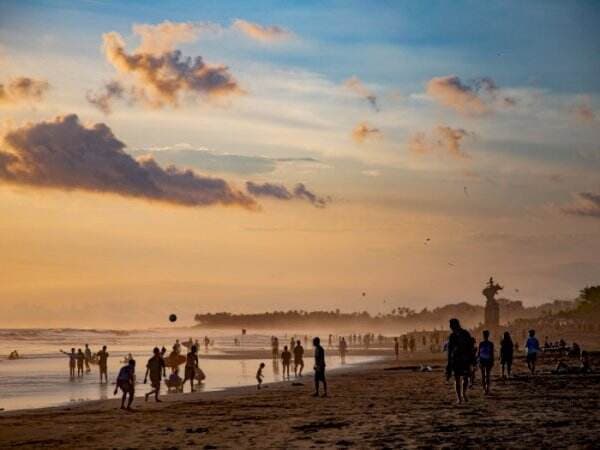 10 Contoh Puisi Tentang Pantai dengan Kata-Kata yang Indah 10 Contoh Puisi Tentang Pantai dengan Kata-Kata yang Indah