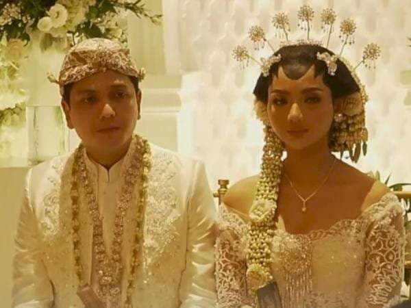 Rendi Jhon Menikah Tepat Seminggu Ibunda Meninggal, Tangis Glenca Chysara Pecah Rendi Jhon Menikah Tepat Seminggu Ibunda Meninggal, Tangis Glenca Chysara Pecah