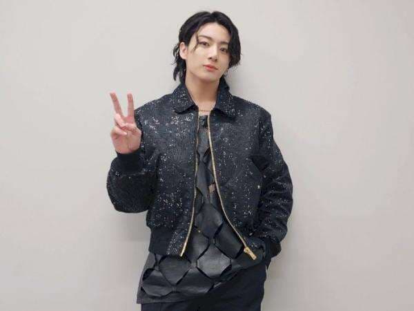 Makna &amp; Lirik Lagu 'Dreamers' yang Dinyanyikan Jungkook BTS saat Opening Piala Dunia  2022