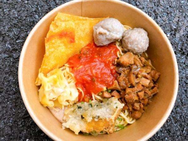 Nyobain Mie Ayam Indonesia di Amerika, Seporsi Hampir Rp200 Ribu Harus Rela Antre Sejam!