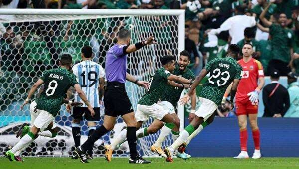 Argentina Kena Comeback Sadis, Fans Arab Saudi Permalukan Messi dengan Gaya Ronaldo