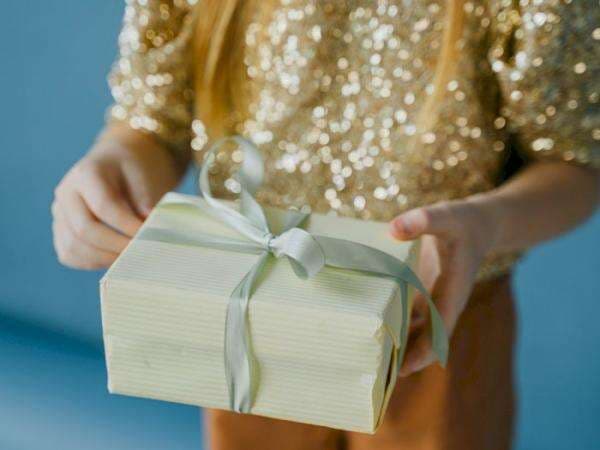 13 Inspirasi Kado untuk Hari Guru yang Simple dan Bermanfaat