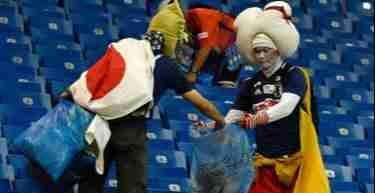 Salut! Meskipun Menang atas Jerman, Suporter Jepang Tetap Bersih-bersih