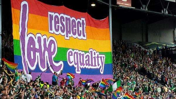 Qatar Akhirnya Menyerah! Atribut Pelangi Kini Boleh Warnai Stadion Piala Dunia 2022