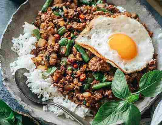 Resep Pad Kra Pao, Nasi Ayam Cincang ala Thailand untuk Sarapan Istimewa