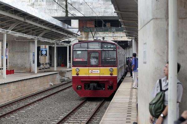 KRL Anjlok di Stasiun Kampung Bandan, Operasional Dialihkan