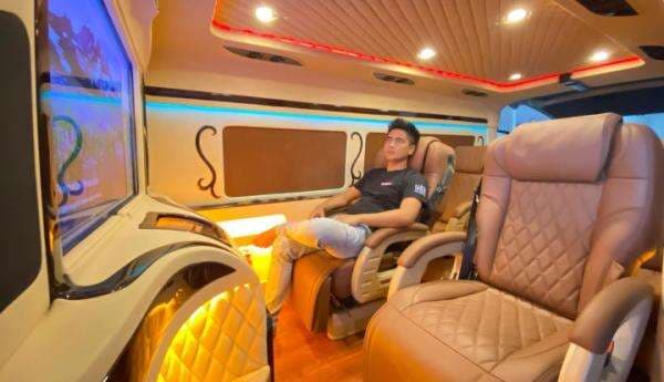 Melihat Interior Hiace Premio yang Dimodif Jadi Super Mewah