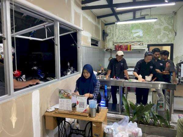 Amazing! Kedai Mungil Ini Sukses Menjual Ratusan Porsi Steak dalam Sehari