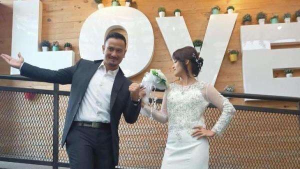 DJ Lucyana Dinikahi Mudjie Massaid