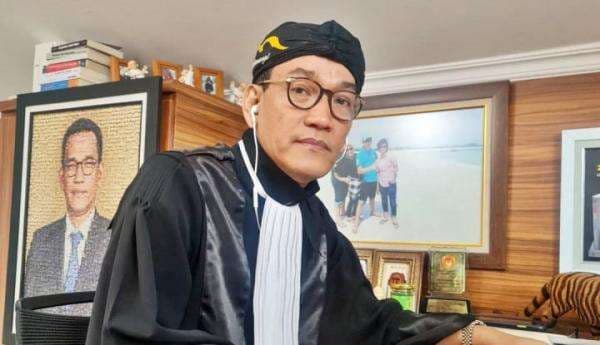 Pentolan Relawannya Bikin Blunder Ngajak Perang Lapangan ke Oposisi, Refly Harun Minta Jokowi Segera Bubarkan Relawannya: Saya Berkali-kali… Pentolan Relawannya Bikin Blunder Ngajak Perang Lapangan ke Oposisi, Refly Harun Minta Jokowi Segera Bubarkan Relawannya: Saya Berkali-kali…
