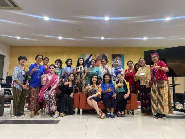 Komunitas Pelestari Budaya Bahas Langkah Pengajuan Kebaya Ke UNESCO Komunitas Pelestari Budaya Bahas Langkah Pengajuan Kebaya Ke UNESCO