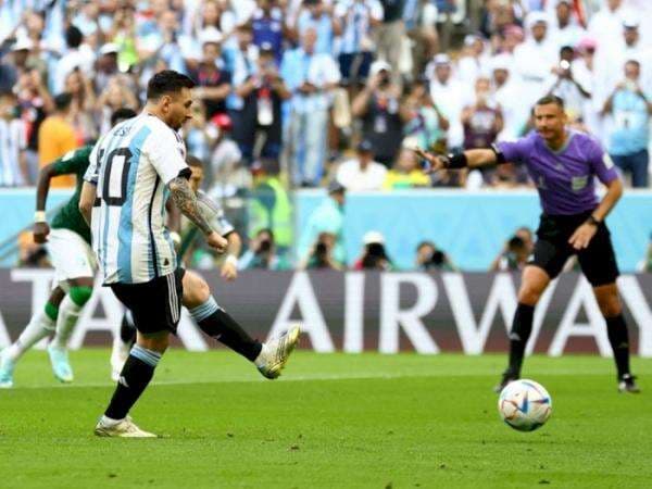 Cara Menendang Bola dengan Kaki Bagian Dalam