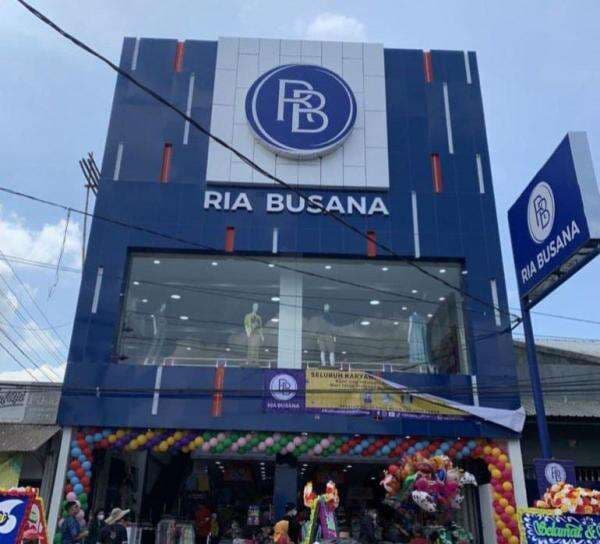 Konsep Baru Ria Busana Slawi Genjot Penjualan Ritel Offline