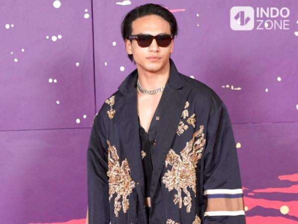 Jefri Nichol Terpaksa Belajar Merokok di Film 'Jakarta vs Everybody', Berujung Ketagihan!