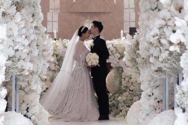 Viral, Jess No Limit dan Sisca Kohl Bagi-Bagi Souvenir Emas Viral, Jess No Limit dan Sisca Kohl Bagi-Bagi Souvenir Emas