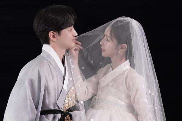 Penulis Webtoon True Beauty Resmi Menikah dengan Kekasihnya, Yaongyi Tampil Memukau